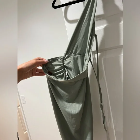 Oh Polly backless dress - Picture 3 of 3